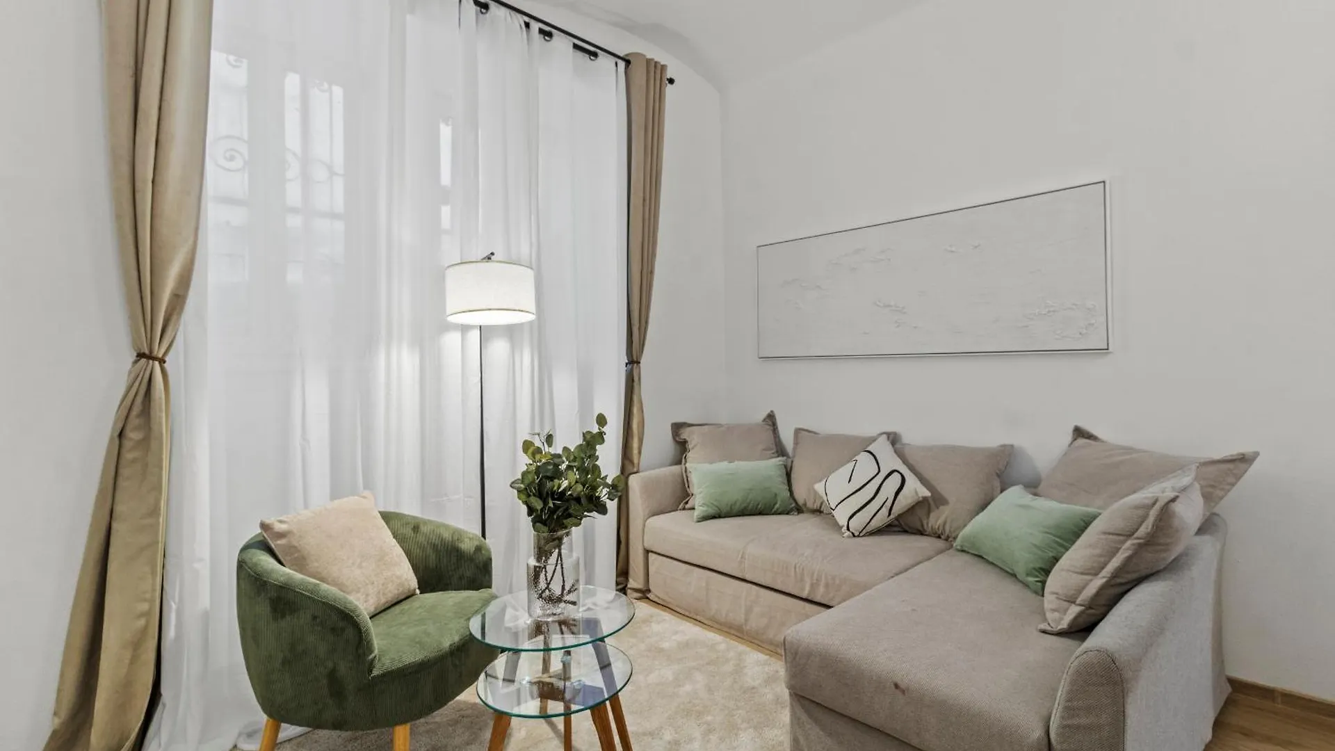 Apartment Next To Shopping Street, Few Stops Stephansplatz, Monthly Reservations Vienna Austria
