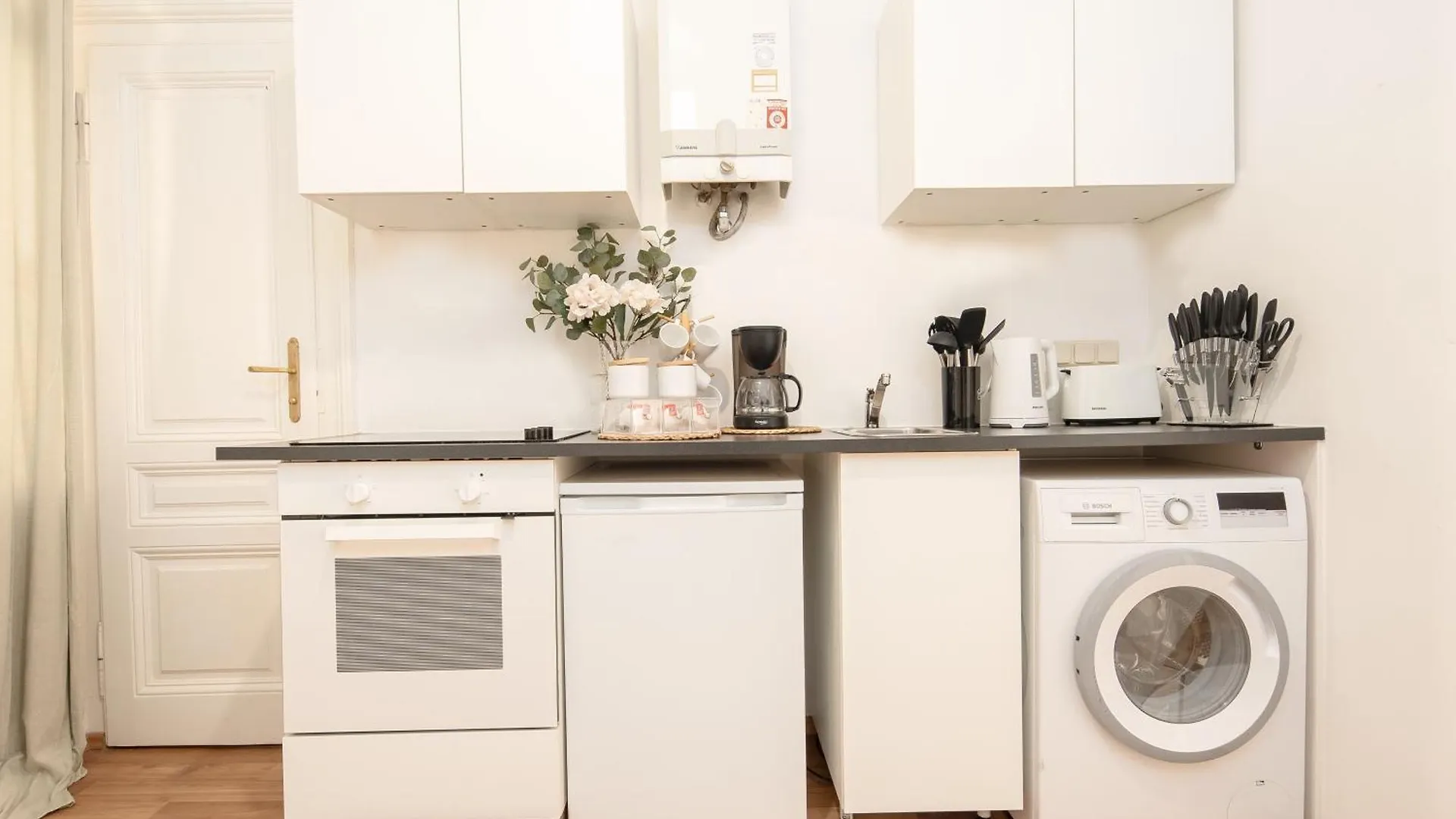 Apartment Next To Shopping Street, Few Stops Stephansplatz, Monthly Reservations Vienna Austria
