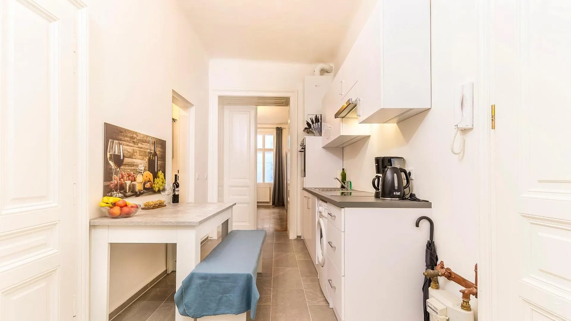 Next To Shopping Street, Few Stops Stephansplatz, Monthly Reservations Vienna 0*,  Austria