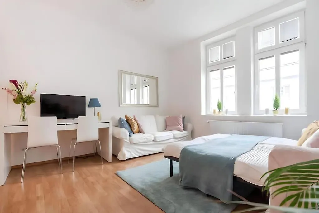 Apartment Next To Shopping Street, Few Stops Stephansplatz, Monthly Reservations Vienna