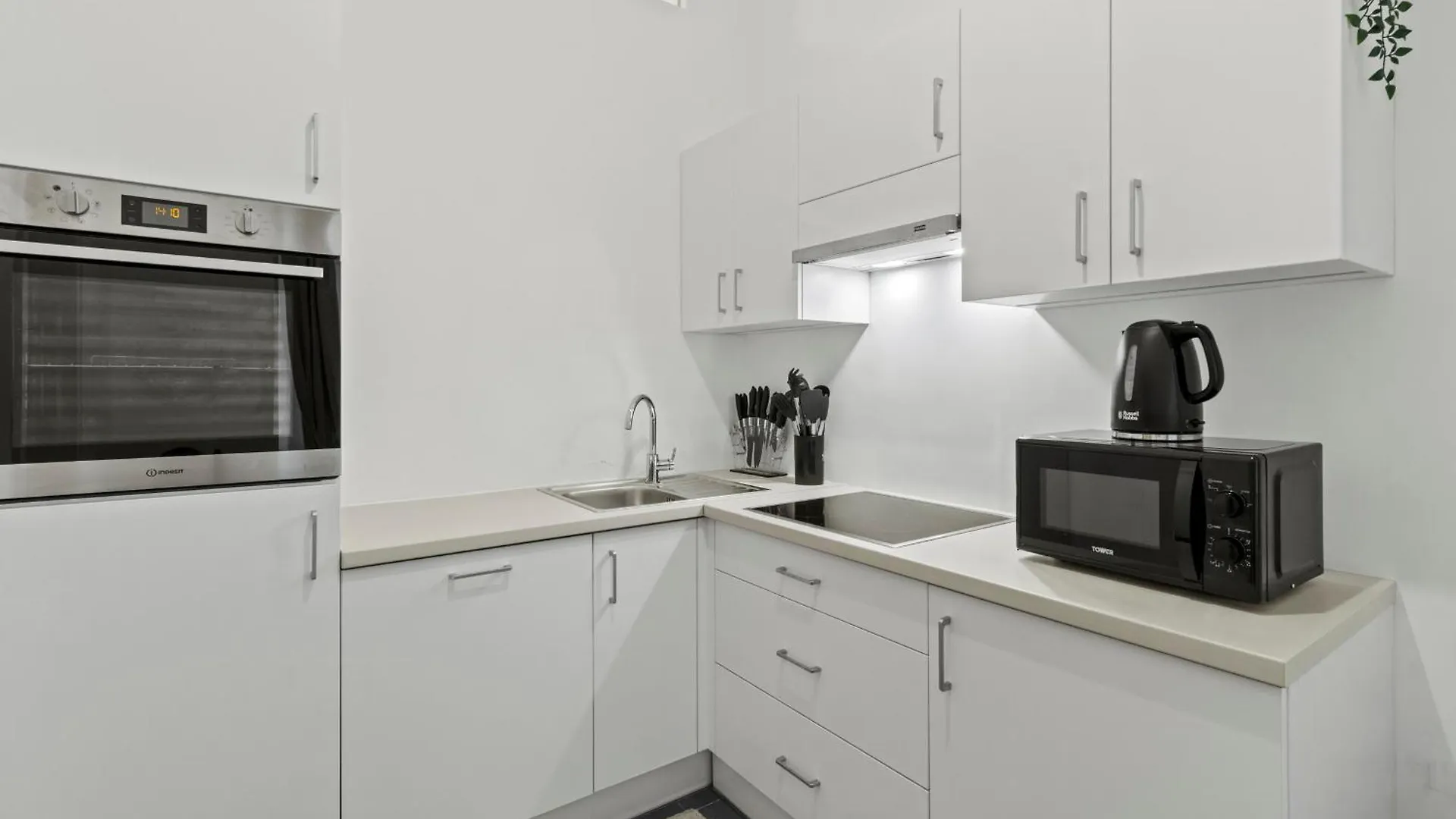 Apartment Next To Shopping Street, Few Stops Stephansplatz, Monthly Reservations Vienna