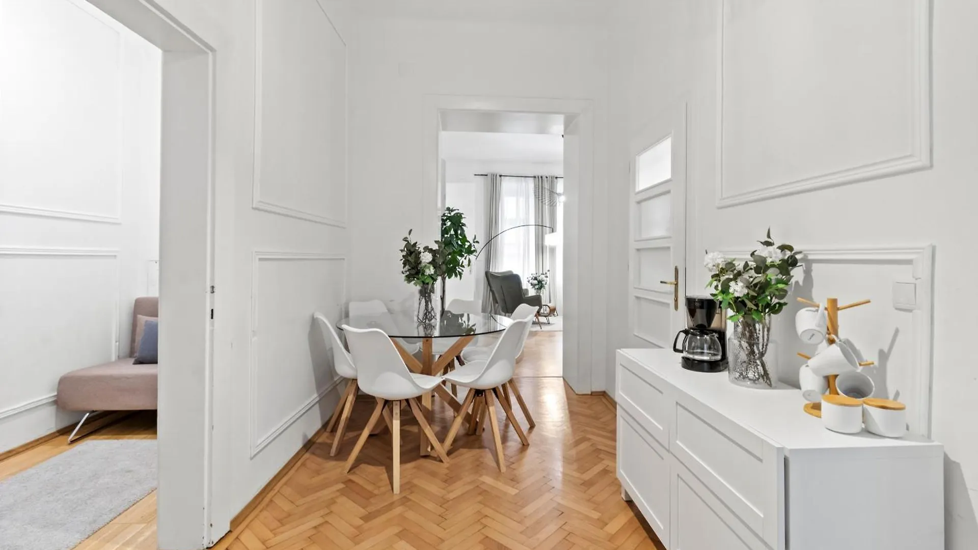 Apartment Next To Shopping Street, Few Stops Stephansplatz, Monthly Reservations Vienna